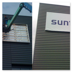 Leuchtkasten an Firmenfassade